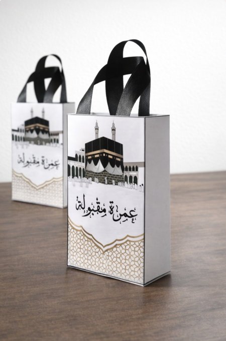 كرتونة على شكل حقيبة عمرة مقبولة