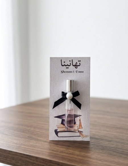 بطاقة تخرج عطر ٣ملم يشمل اسم الخريج