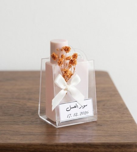 عطر مع حقيبة بلاستيك