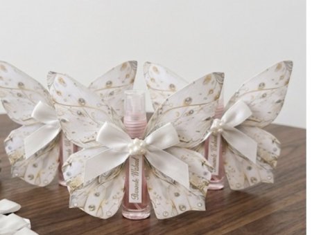 فراشة مع عطر ملم ناعم