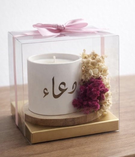 شمعة مع اسم ورود