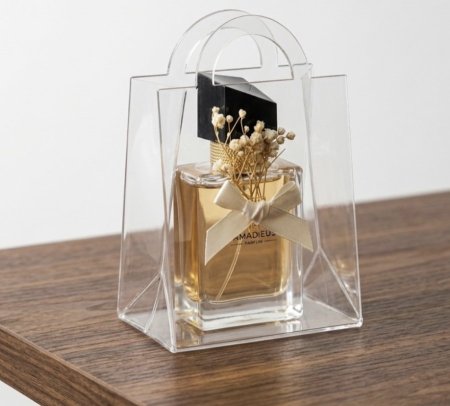 عطر مع شنتة اكريلك مزينة