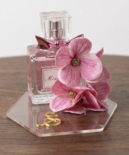 عطر مع اكريلك وزهرة الاوركيدا مغلفة