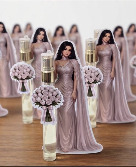توزيعة عطر مع موديل