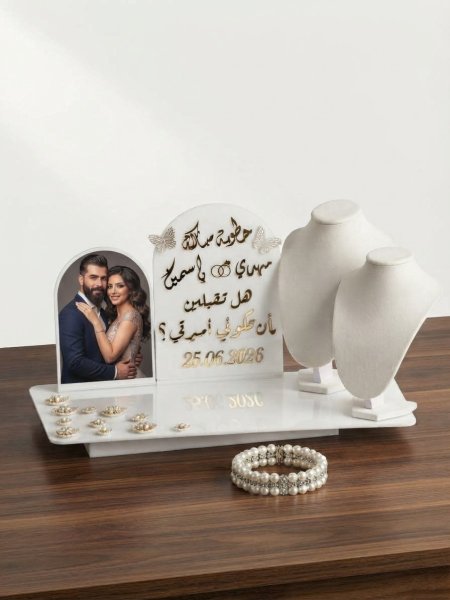 ستاند ذبل وذهب مزين مع صورة