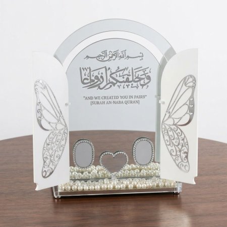 برواز بصمة مع اجنحة
